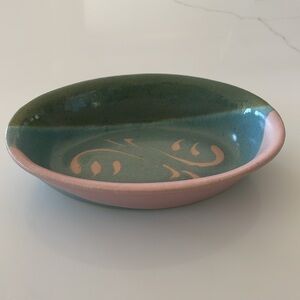 Pottery soap dish